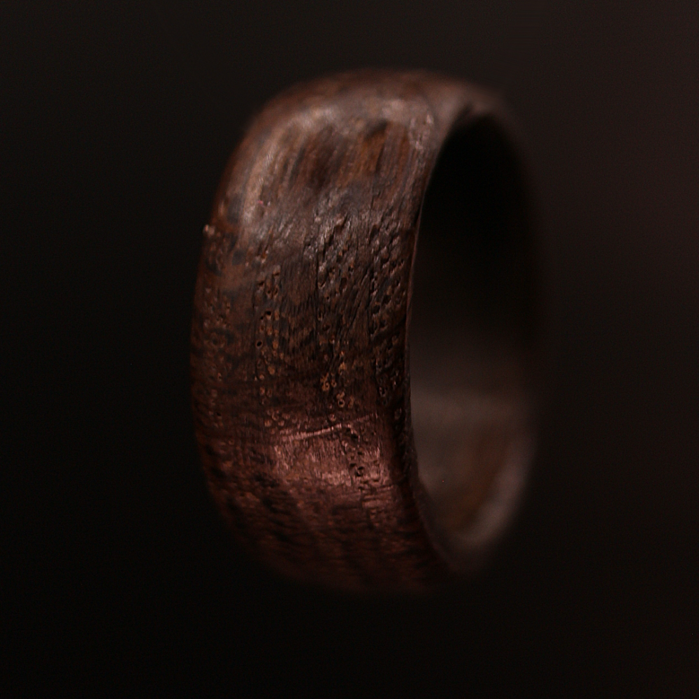Ring "Sombre" - Recycelter Holzring aus alter Küchenfront