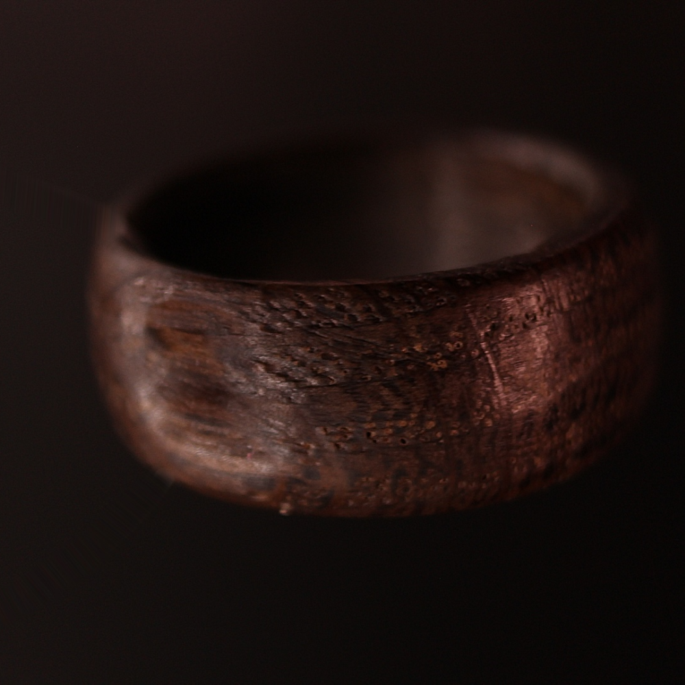 Ring "Sombre" - Recycelter Holzring aus alter Küchenfront